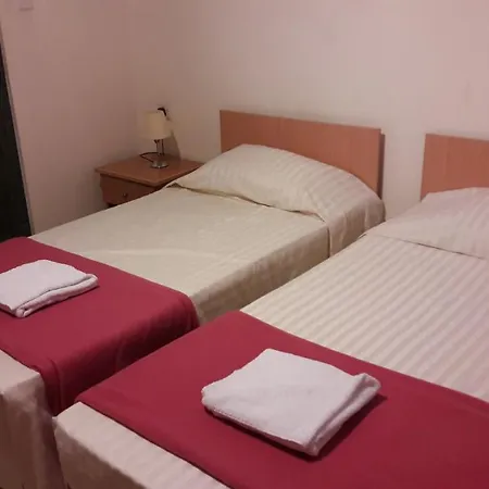 Hotell Tropicana St. Julian's