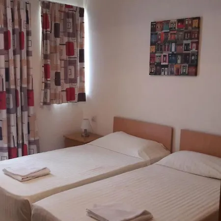Hotell Tropicana St. Julian's
