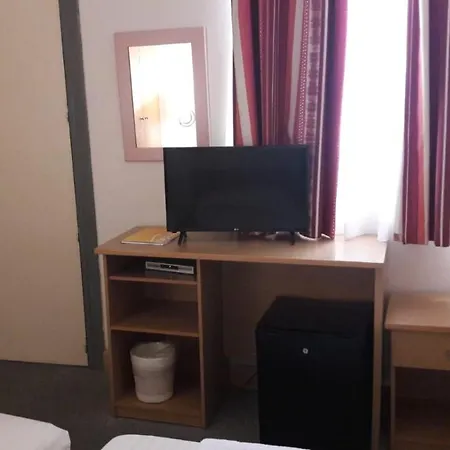 Hotell Tropicana St. Julian's