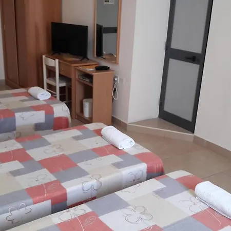 Szálloda Tropicana San Ġiljan