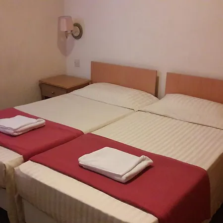 Tropicana Hotel 2*